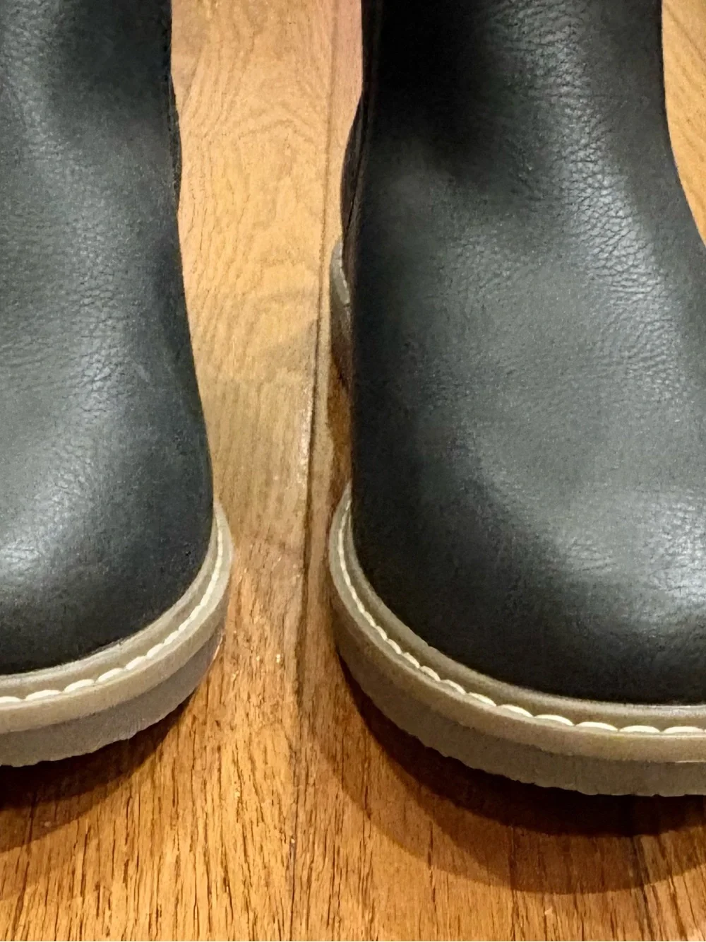 Unisex Chelsea Boots - Classic Slip-On Style Boys size 4 And girls size 5 1/2